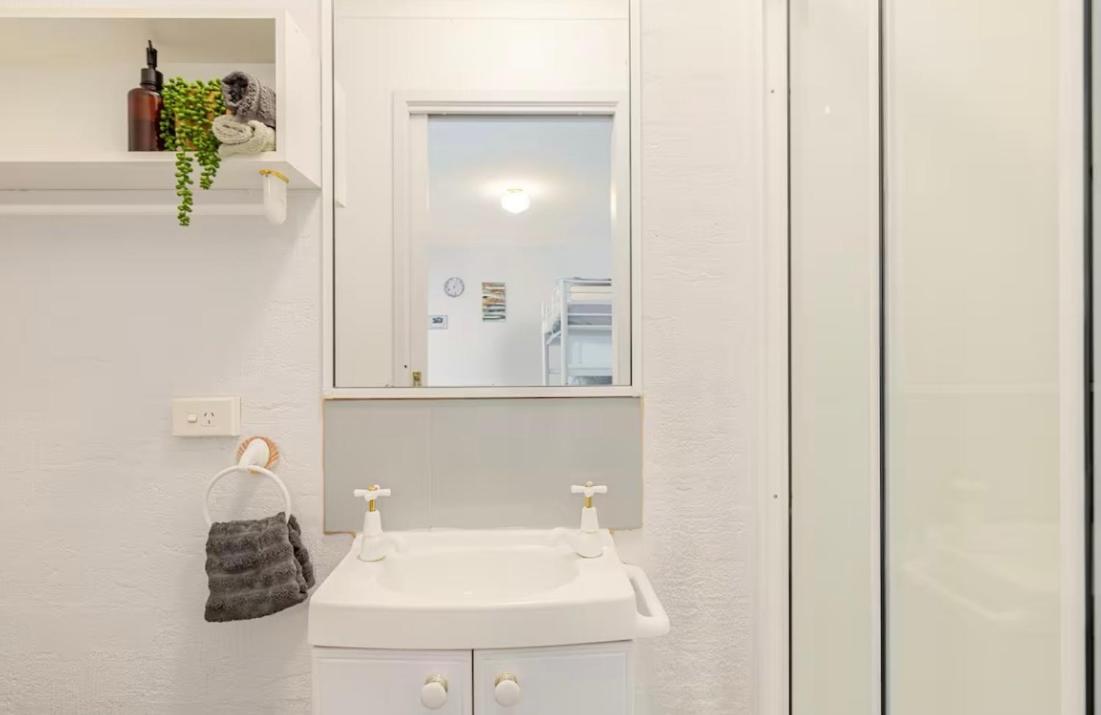 Driftwood Townhouse - Waterfront-central Location Lakes Entrance
